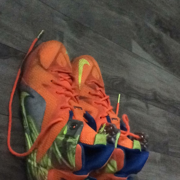 Shoes - Picture 2 of 3